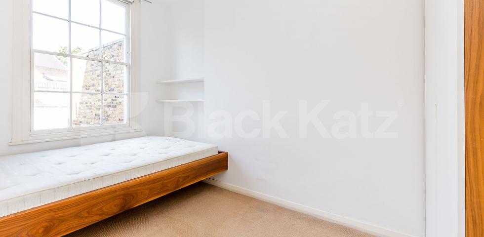 Fantastic one bed, spacious lounge, high ceilings mins to tube and shops Benwell Road, Holloway